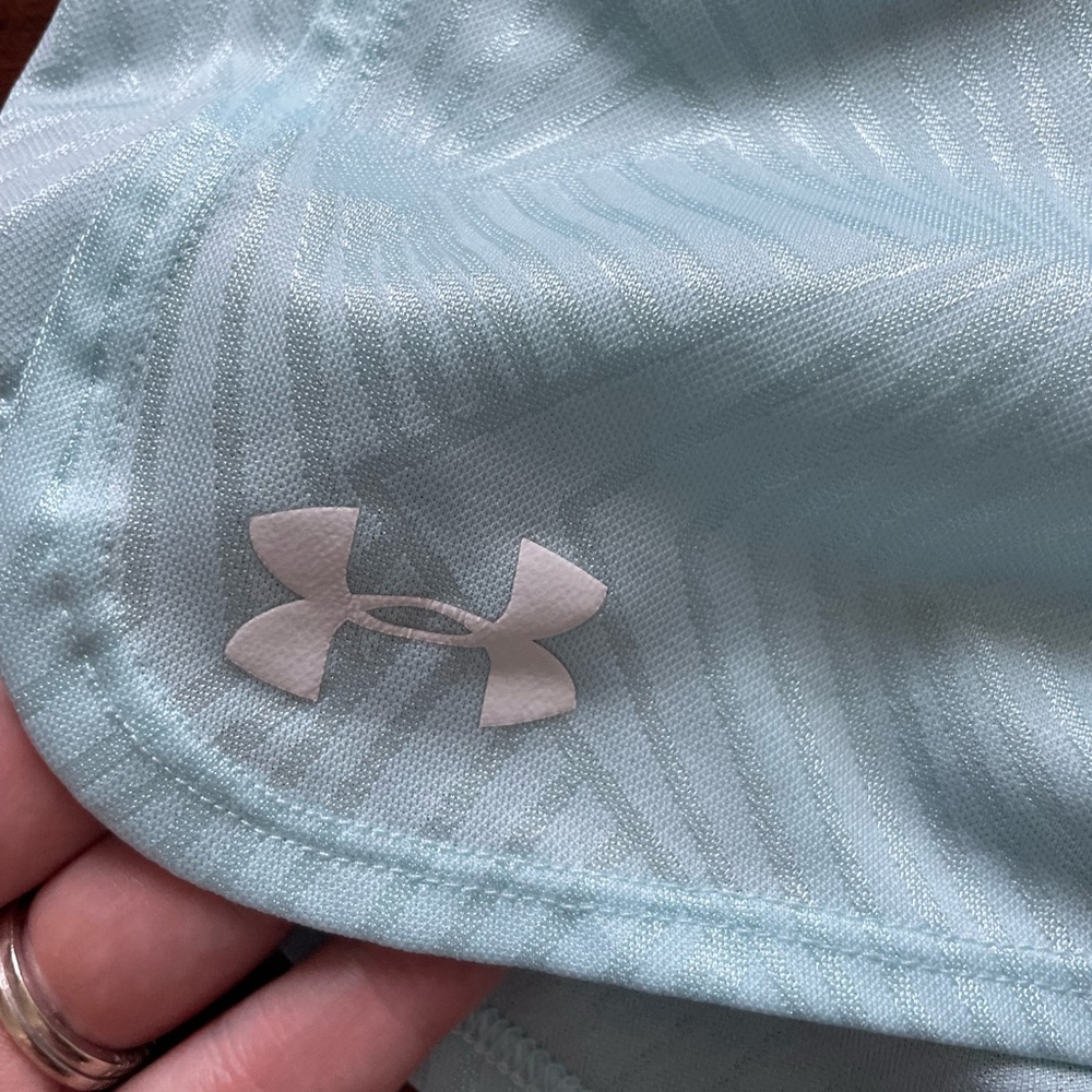 Under Armour Workout Shorts - Picture 3 of 3